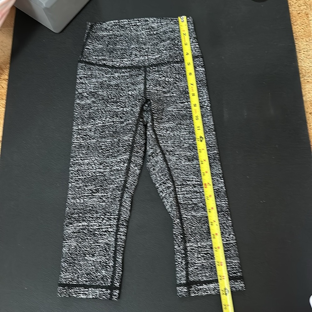 Lululemon Wunder Under Capris Size 2 - Picture 3 of 9
